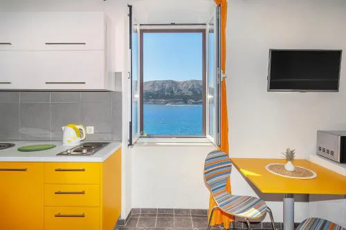 Studio Apartment Alina with Sea View