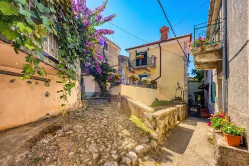 Beli Old Town Apartment - Happy Rentals