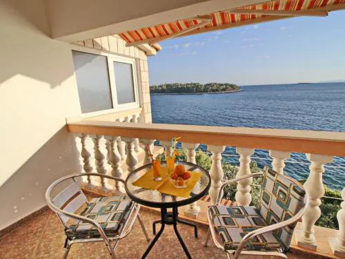2 bedroom apartment with terrace