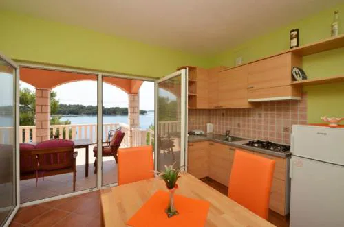 Apartment in Karbuni with sea view, terrace, air conditioning, W-LAN 3609-3