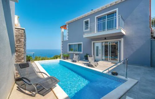 Awesome Home In Blato