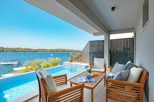 Beachfront Holiday Villa Marija - Karbuni