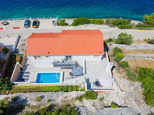 Beautiful Seaside Holiday Home Neda