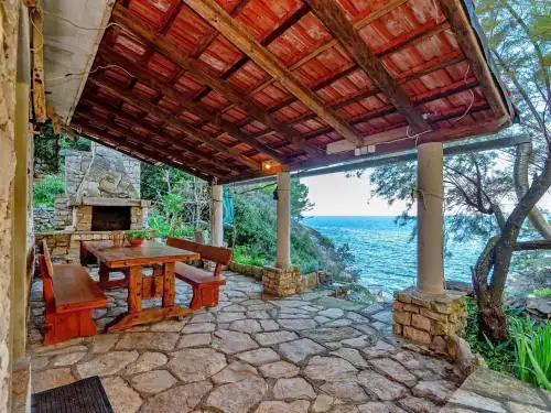 House Hidden Bay-One Bedroom Cottage with Terrace ans Sea View