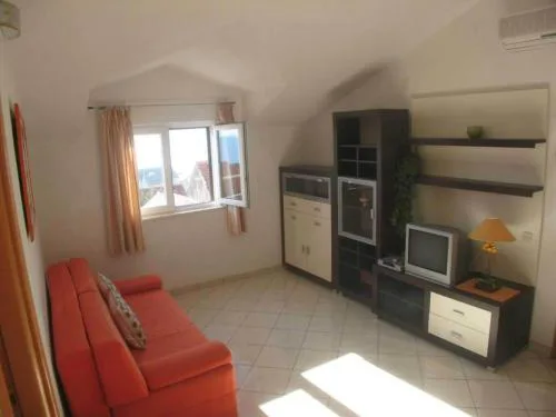 Apartment in Bol with balcony