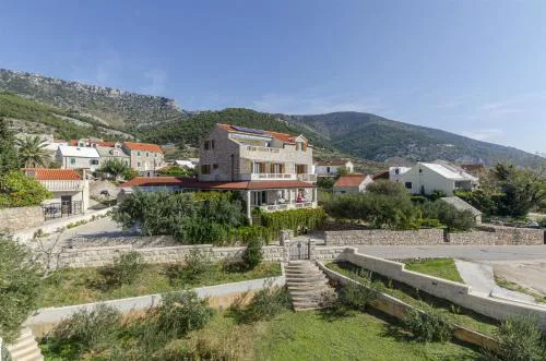 Apartments and Rooms LEA