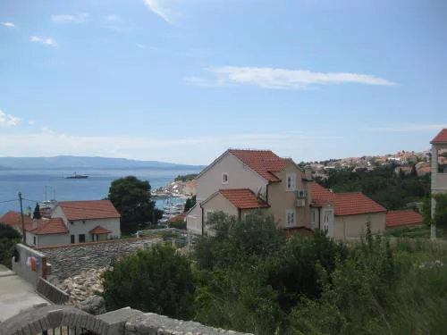 Apartments by the sea Bol, Brac - 13665