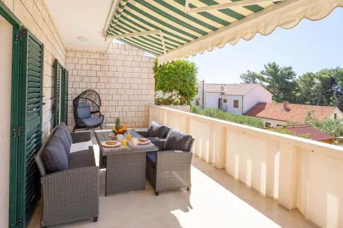 Apartments Jelavic Bol