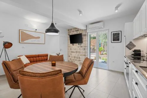 Casa ol'Bol - Modern Apartment with Seaview and Private Large Backyard