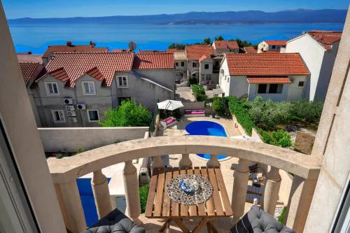 Hektorovic poolside apartments
