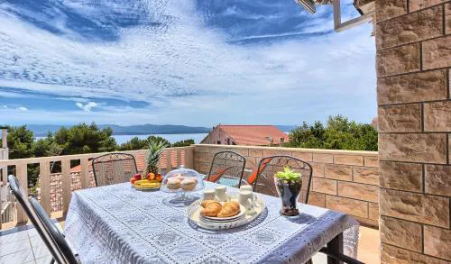 Lantana Apartment
