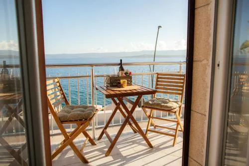 TOP LOCATION! BEACH & CENTER APT 4