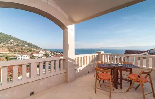 Two-Bedroom Apartment In Bol