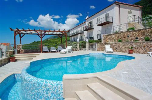 Villa Lara Apartments