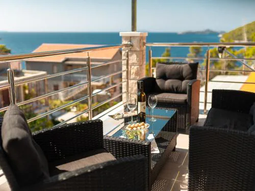 Fancy Apartments Dream - Comfort One Bedroom Apartment with Balcony and Sea View 1