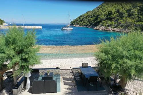 Stiniva beach house