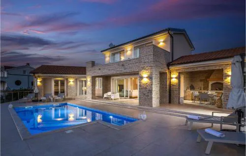4 Bedroom Beautiful Home In Malinska