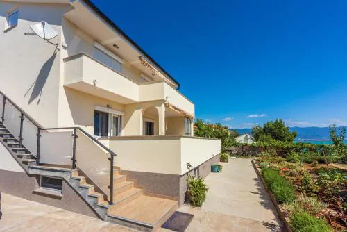 Apartments Star by the sea