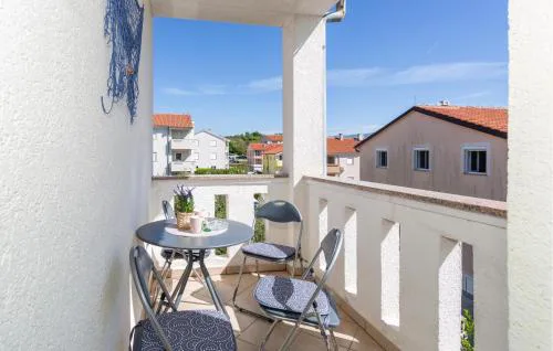 Lovely Apartment In Cizici With Wifi