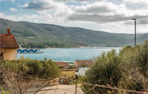 2 Bedroom Cozy Apartment In Cres