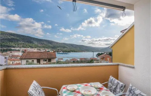 2 Bedroom Stunning Apartment In Cres