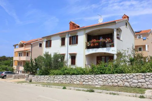 Apartments with parking space Cres - 7983