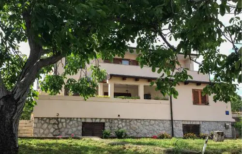 Nice Apartment In Cres With Kitchen