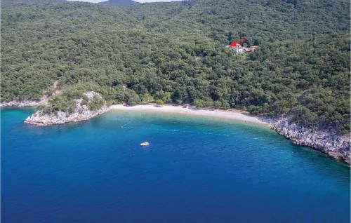 Nice Home In Cres With Wifi