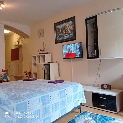 Studio Cres