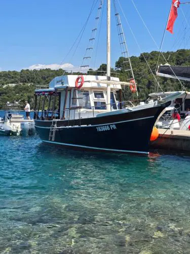 Mirta Tours & Half a day of Waves and Wine
