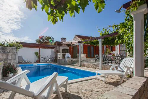 Countryside Family Villa with Private Pool