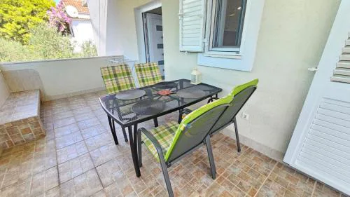 Apartman Irena with terase end private parking