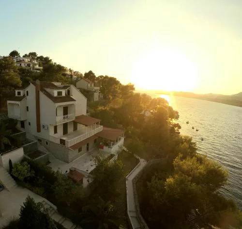 Seafront House Nusha