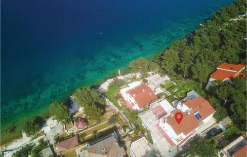 Three-Bedroom Holiday Home With Sea View In Okrug Donji