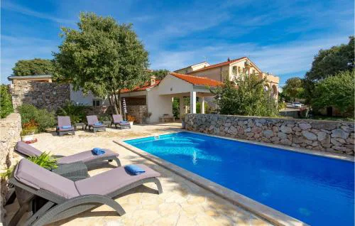 Nice Apartment In Garica With Wifi