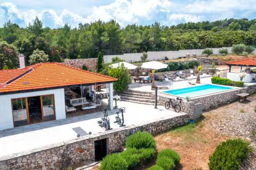 House of Freedom, Hvar