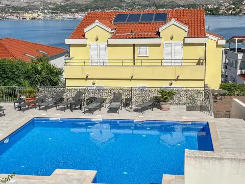 Apartment in Okrug Gornji 6130