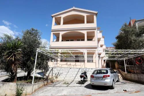 Apartment in Okrug Gornji with sea view, balcony, air conditioning, WiFi 5059-5