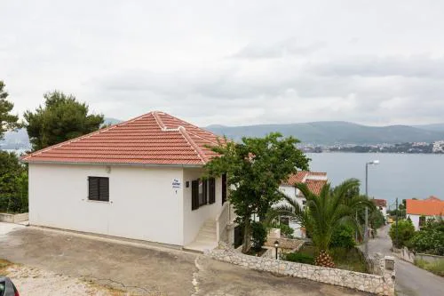 Apartment in Okrug Gornji with sea view, balcony, air conditioning, WiFi 5165-1
