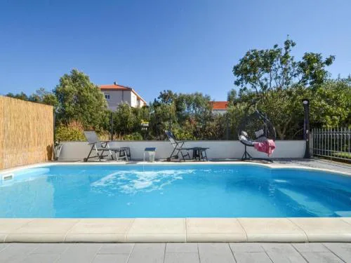Apartment with heated pool and sea view