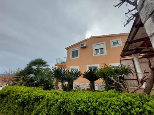 Apartments Mladen