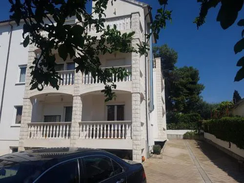 Apartments with parking spaces Okrug Gornji, Ciovo - 17032