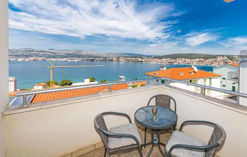 Awesome Apartment In Okrug Gornji