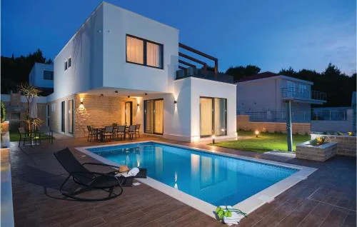 Awesome Home In Okrug Gornji With Sauna