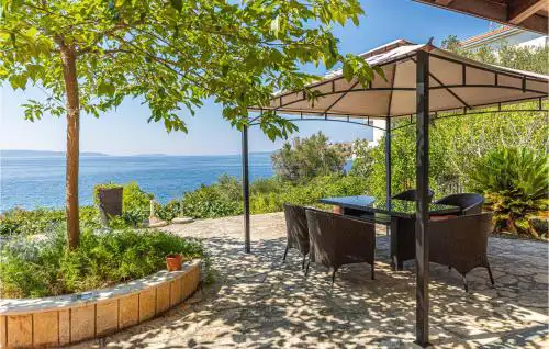 Beautiful Home In Okrug Gornji