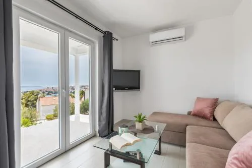 Ciovo sunny apartment