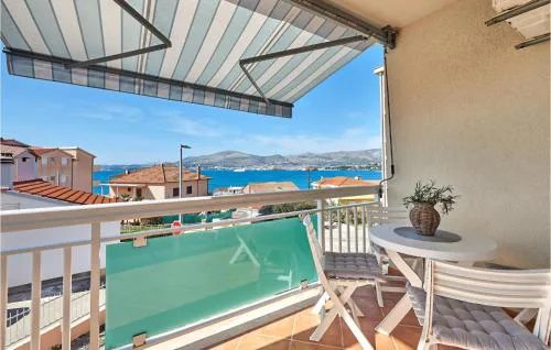 Gorgeous Apartment In Okrug Gornji