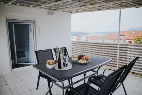 Holiday House - LukaTony with sea view