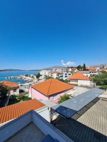 Modern apartment near the sea-Miše