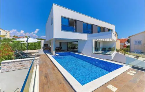 Nice Home In Okrug Gornji With Sauna